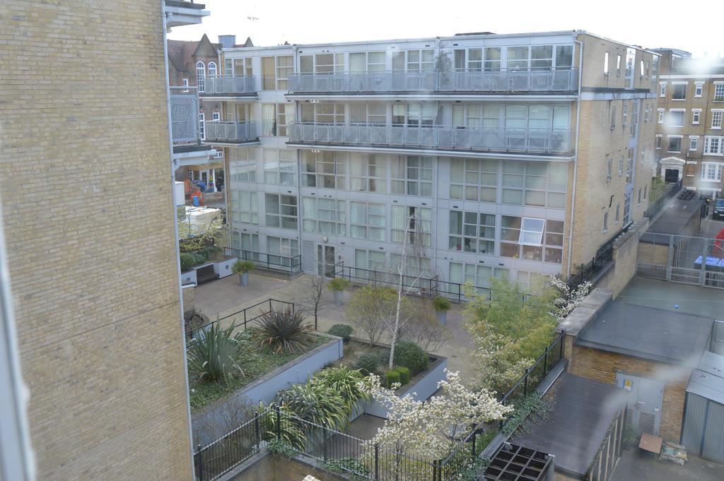 London Borough Station Apartment Exterior foto